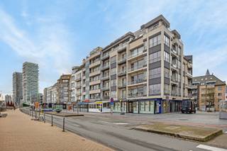 <span><span>Droomt u van een leven vol luxe, comfort en vlakbij de zee? Welkom bij dit uitzonderlijke duplex appartement in een residentie met de ambiance van kwaliteit en comfort. Gelegen op een toplocatie biedt dit duplex appartement een zijdelings zicht op de Noordzee en de haven van Oostende. In de directe omgeving bevindt u zich te midden van de beste restaurants en de levendigheid van het monumentale station. Eenmaal thuis omhult een oase van rust en comfort u, terwijl het unieke ontwerp van het appartement zorgt voor een harmonieuze verbinding met de buitenwereld.<br /><br />Op de 4e verdieping van het prestigieuze gebouw “Oriënt Express”, is het duplex appartement op het hoogste niveau afgewerkt. Grote ramen laten het daglicht binnenstromen en verbinden de leefruimte met het terras, ideaal om te ontspannen of te genieten van een drankje. Hier ervaart u ultieme privacy dankzij de hoogwaardige bouwmaterialen en het innovatieve ontwerp. Inkom met royale leefruimte, open keuken, bergruimte, wc en terras. 5e verdieping herbergt 2 slaapkamers, waarvan de grootste slaapkamer is ingericht als studio (tweede keuken, slaaphoek, badkamer met douche en toilet).  Als zo'n studio afzonderlijk te koop zou komen zou de waarde al geschat worden op +/-  120.000,- !<br /><br /><u>Enkele troeven:</u><br />· Private berging op gelijkvloers;<br />· gemeenschappelijke fietsenstalling en vuilnislokaal aanwezig;<br />· gemeenschappelijke inkom toegankelijk voor andersvaliden;<br />· <strong>EPC label C</strong> (geen renovatieverplichting);<br />· Elektriciteit is conform gekeurd;<br />· <strong>Super als vaste woonst of tweede verblijf</strong>;<br />· <strong>Alle faciliteiten en strand binnen handbereik. De perfecte locatie.</strong><br /><br />Bent u benieuwd ? Informeer bij ons kantoor of plan vandaag nog uw bezoek in. Bel Diksimmo op het nummer 051 50 11 51 of mail naar diksmuide@diksimmo.be.</span></span>