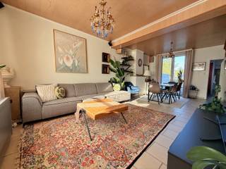 Ben je op zoek naar een betaalbare woonst in Zedelgem?<br />Gevonden!<br /><br />Deze woning biedt dé basis voor jouw droomwoning!<br /><br />De woning bestaat uit:<br />Inkomhal<br />gezellige leefruimte<br />praktische keuken<br />badkamer met ligbad en toilet<br /><br />Op de eerste verdieping:<br />3 slaapkamers<br />apart toilet<br />zolderruimte<br /><br />Op de tweede verdieping:<br />Master bedroom<br /><br />Troeven:<br />- 2 parkeerplaatsen voor de deur!<br />- grote garage/bergruimte/mancave/werkplaats achteraan<br />- uitstekende uitvalsbasis<br /><br />Niet twijfelen! Vraag vandaag nog je bezoek aan via 0479/43 30 86<br />Altijd welkom!