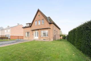 Deze warme en uitnodigende woning aan de Ossenwegstraat combineert rust en centrale ligging. Met een bewoonbare oppervlakte van 150 m² en een...