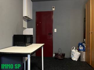 In het centrum van Geel gelegen bemeubelde studio.De studio bestaat uit woonkamer met slaapkamer (25m²; tafel, stoel, eenpersoonsbed, kledingkast,...