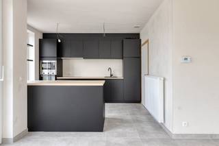 Layout of the house:Ground floor- entrance hall with guest toilet- living room with seating and dining area- fully equipped open kitchen- spacious storage/laundry room- indoor garage with storage under the stairsFirst floor- night hall - three spacious bedrooms- fully equipped bathroom - separate toiletGarden- landscaped with grass- terraceProperties of the house:- modern comfort available- possibility to purchase at 6% VAT!- solar panels included- all amenities close byAre you looking for a ready-to-move-in home with modern comfort in Izegem? Then get in touch today for more information!