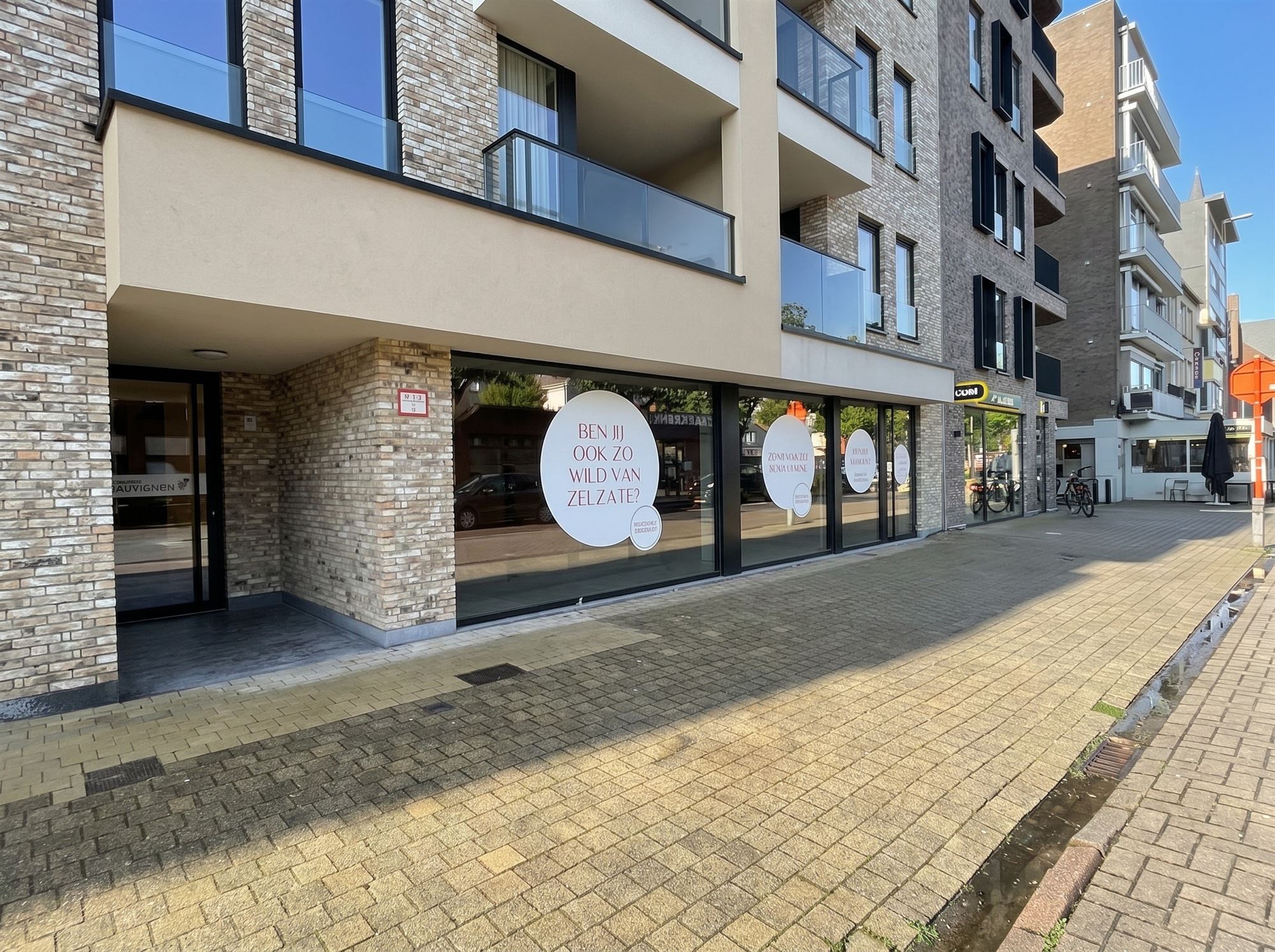 Ultra zichtbaar handelsgelijkvloers van 215m² en 10,5m vitrine op de markt - foto 5