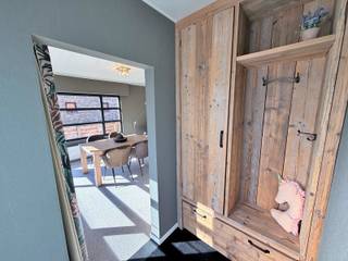 Deze charmante en verzorgde gelijkvloerse woning is voorzien van alle comfort op een mooi perceel van 525 m² met 3 slaapkamers, kelder,...