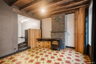 Woning met 3 slaapkamers en tuin te Moorslede.Deze woning bestaat uit: Gelijkvloers: Inkomhal met gastentoilet, gezellige woonkamer/eetkamer,...