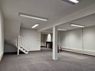 Op zoek naar een inspirerende werkplek op een toplocatie? Deze stijlvolle kantoorruimte, verdeeld over drie verdiepingen met een totale...