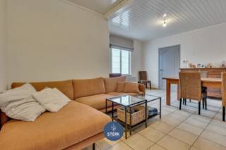 CHARMANTE GEZINSWONING MET 3 SLPKS IN HARTJE OUD-REKEM !We vinden deze halfopen woning met een bewoonbare oppervlakte van 130 m² terug op een perceel...