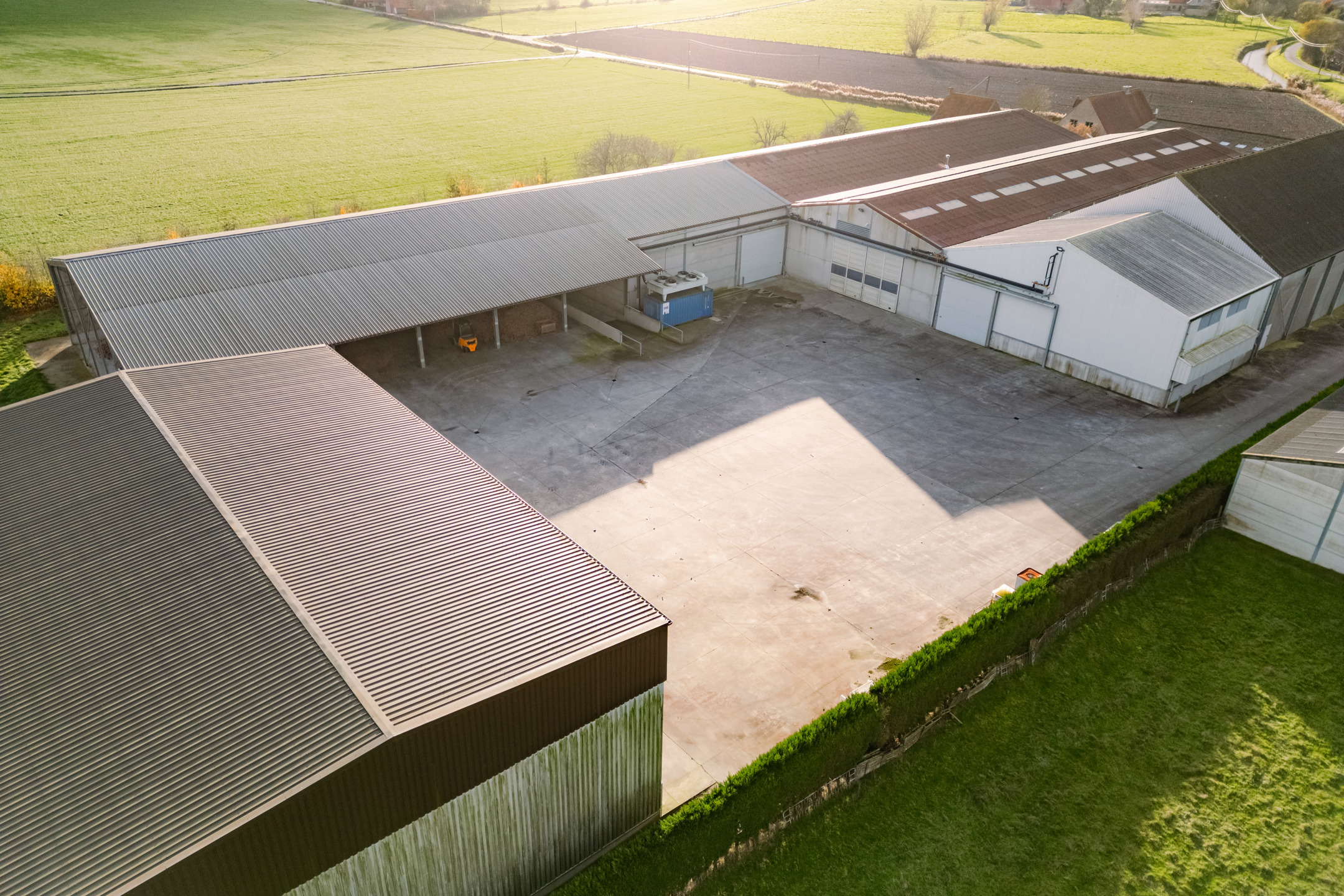 Opslag faciliteit (+7100m2) met diverse mogelijkheden! - foto 1