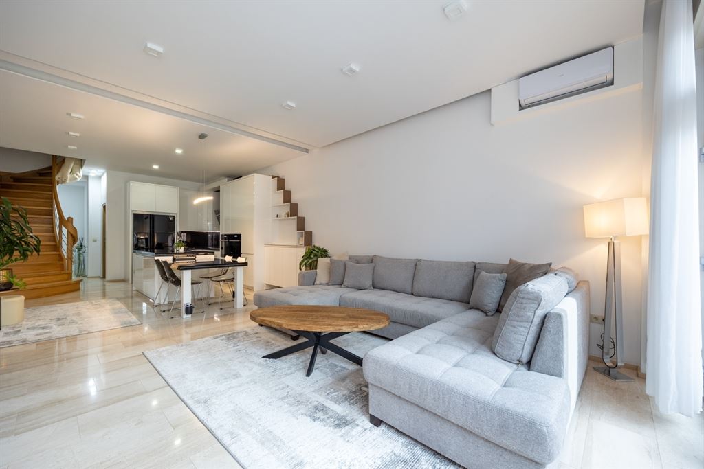Energiezuinig gerenoveerde woning met garage - foto 5