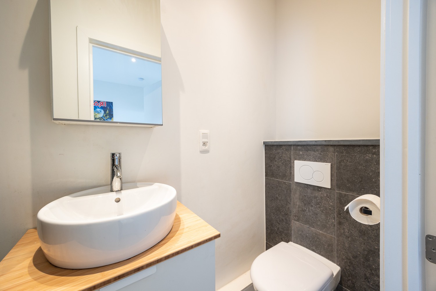 Licensed investment property - 5 studios - AAA Location - photo 4