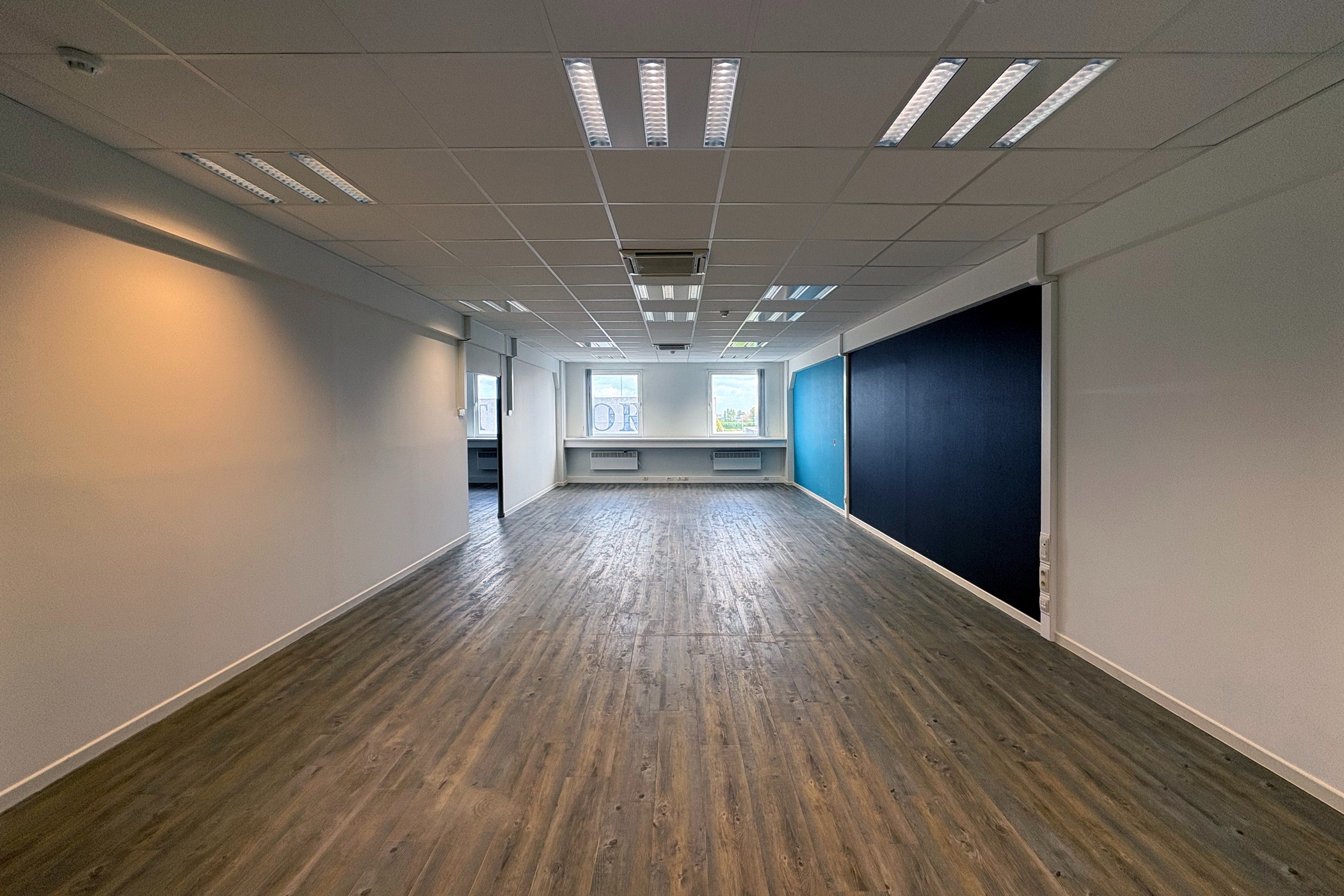 Instapklare kantoorruimtes (106 m²) in industriepark te Drongen - photo 4