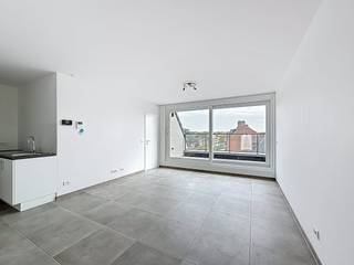 In de residentie Oud Hulst te Houthulst vinden we dit modern appartement met 1 slaapkamer, terras en garage.INDELING:> Derde verdieping:- Inkom...