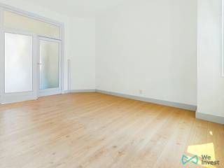 Informatie & bezichtigingen: maxime.labad@weinvest.be | 02 315 77 22<br /><br />We Invest biedt exclusief dit charmante appartement van 52 m² aan, gelegen op de 2e verdieping van een mooi gebouw uit 1935 (zonder lift) aan de Rue du Monténégro in Vorst. Het pand is ideaal gelegen in een dynamische en bloeiende wijk, vlakbij:<br /><br />Groen: de parken van Vorst en Duden voor uw momenten van ontspanning.<br /><br />Cultuur & gezelligheid: het kunstcentrum WIELS, de Place Albert en Altitude 100 met hun biologische winkels, cafés en lokale restaurants.<br /><br />Bereikbaarheid: op een steenworp afstand van de Place Albert (toekomstige metrolijn 3, trams 3/4/51), bus 48 (Rochefort) en op 15 minuten lopen van het Zuidstation.<br /><br />Indeling: Het appartement beschikt over een bijzonder lichte, gedeeltelijk ingerichte keuken, een gezellige woonkamer, een slaapkamer, een doucheruimte en een apart toilet. Het kan een opknapbeurt gebruiken om zijn volledige potentieel te onthullen! Twee kelderruimtes maken het geheel compleet.<br /><br />Technische gegevens: Elektriciteit: conform / EPC: Uitstekend EPC C (148 kWh/m² per jaar – CO₂: 29 kg/m² per jaar) / Verwarming: individuele gasverwarming / Raamkozijnen: dubbele beglazing<br /><br />Mis geen enkele van onze exclusieve aanbiedingen op onze website WWW.WEINVEST.BE.