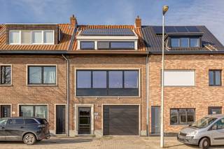 Welkom in deze prachtige gezinswoning in Aartselaar: een modern en energiezuinig huis, perfect voor gezinnen. De woning beschikt over 3 slaapkamers...
