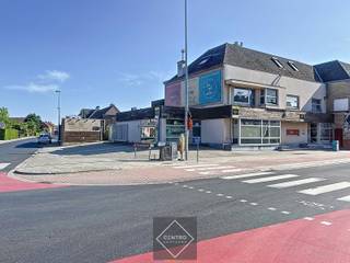 Benaderende OPPERVLAKTEN:Constructie - bewoonbare oppervlakten: 579 m²GrondoppervlakteTotale grondoppervlakte: 1.027 m² Aantal parkeerplaatsen:...