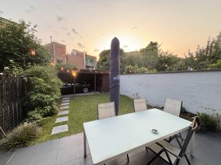 Welkom in dit instapklare gelijkvloers appartement, gelegen in de gegeerde Groenenhoek-wijk van Berchem. De Dianalaan is een residentiële straat...