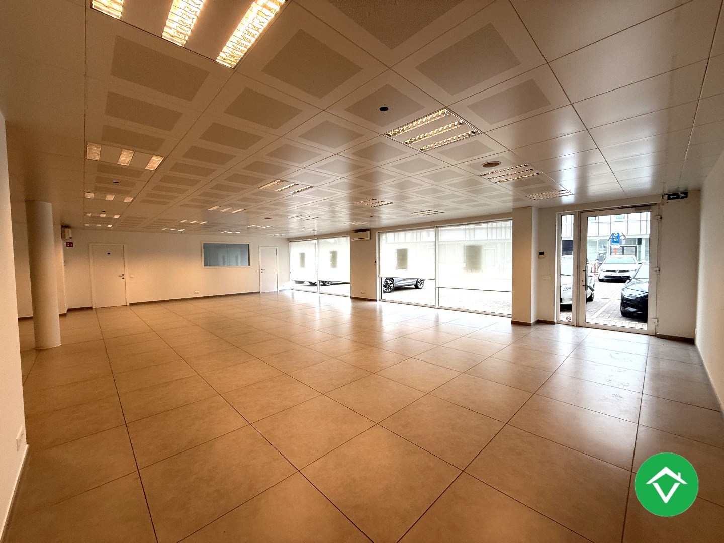 Ruim handelspand van 183m² op een centrale ligging te Roeselare - foto 5