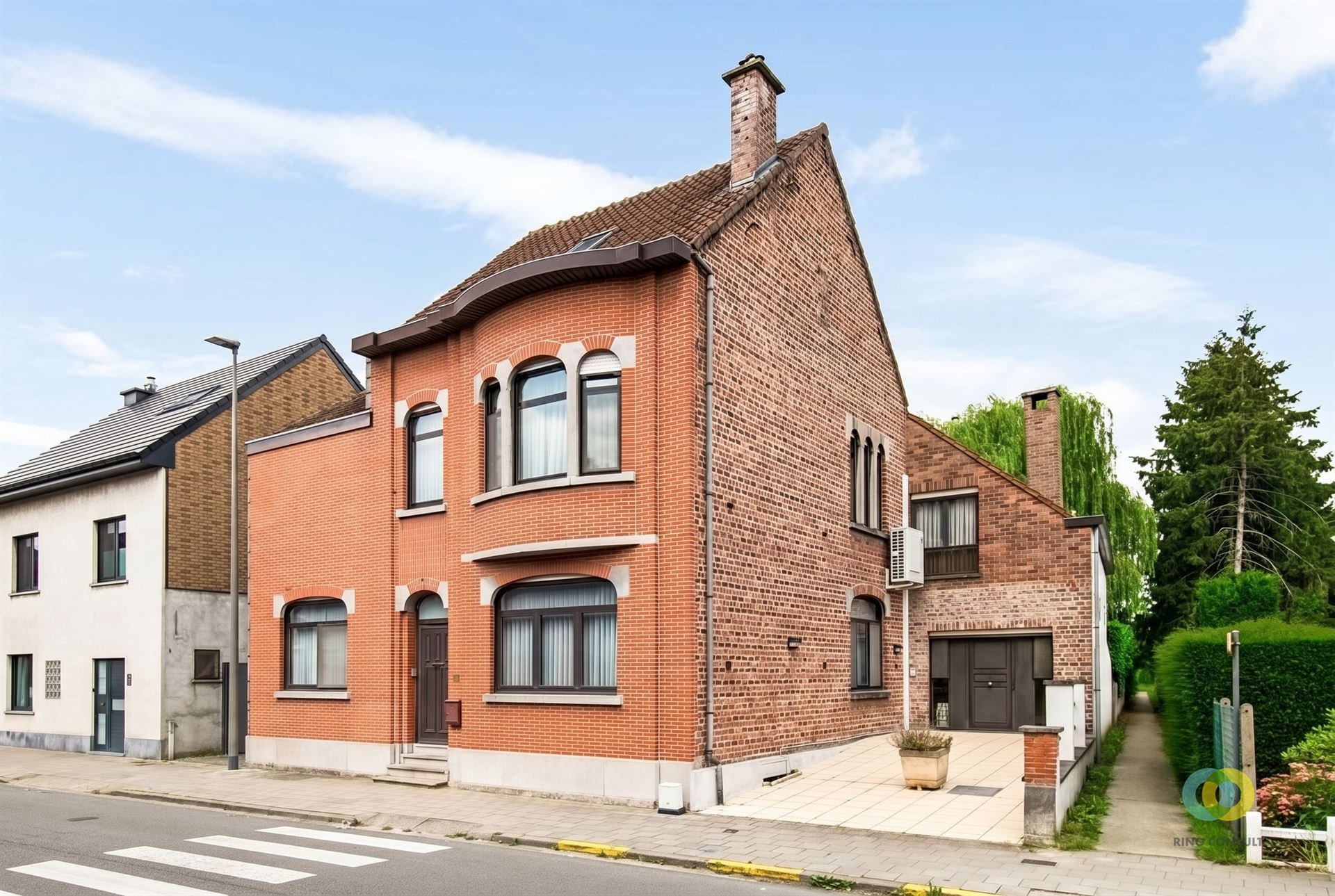 Ruime woning met praktijkruimte, garage en tuin - foto 2