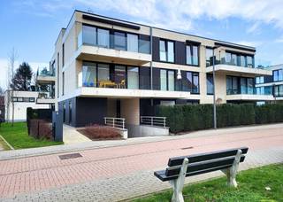 Rustig maar centraal gelegen appartement in een net en perfect onderhouden gebouw.Met ruime ondergrondse garagebox (verplicht bij te kopen,...