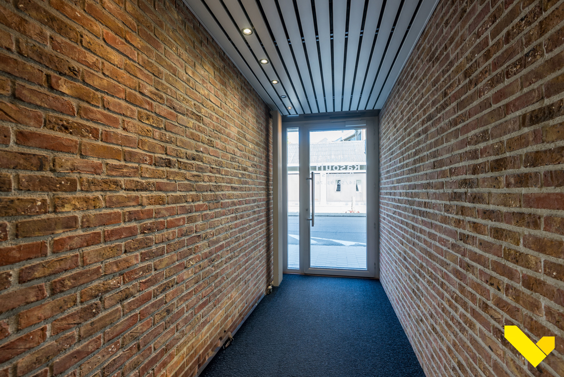 Ruime praktijk met mogelijke omvorming naar appartementen. - foto 2