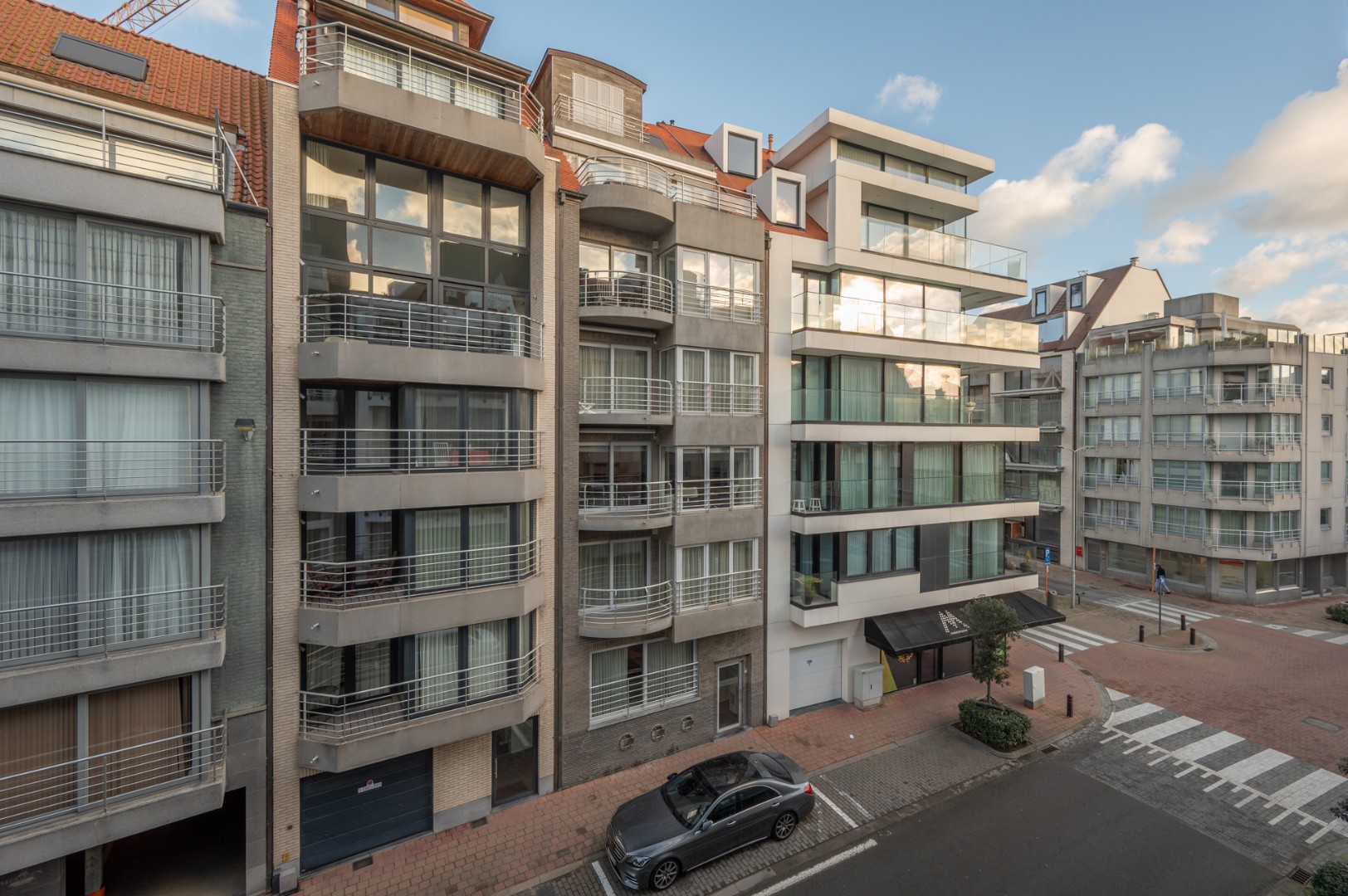 Instapklaar appartement te koop met twee terrassen, uitzonderlijke gevelbreedte en topligging! - foto 4