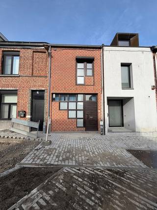 Gezellige en goed gelegen rijwoning in het hart van LeuvenDeze charmante rijwoning bevindt zich in een rustige straat, op een steenworp van het...