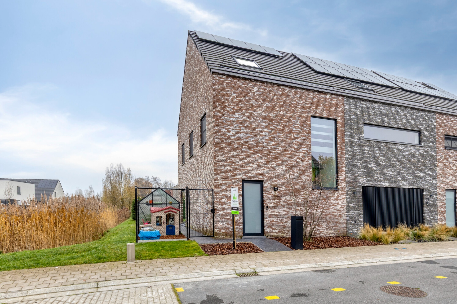 Residentieel gelegen halfopen woning met tuin en 5 slaapkamers - foto 3