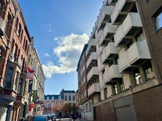 Right in the historical center of Leuven, we are pleased to offer for rent this furnished and ready to move in apartment on a top location...