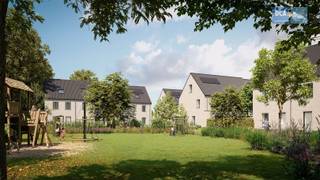 Tussen het groen en de gezellige dorpskern van Oostmalle ontvouwt zich een bijzonder woonproject: Warandehof.Op deze bevoorrechte plek, die veel van z’n landelijke eigenheid heeft bewaard, kom je straks thuis in een autoluwe omgeving met uitstekend wooncomfort.
