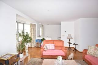 Dit gezellig appartement bevindt zich op de 1ste verdieping en is gelegen in het centrum van Kasterlee met zicht op de markt.Verschillende...