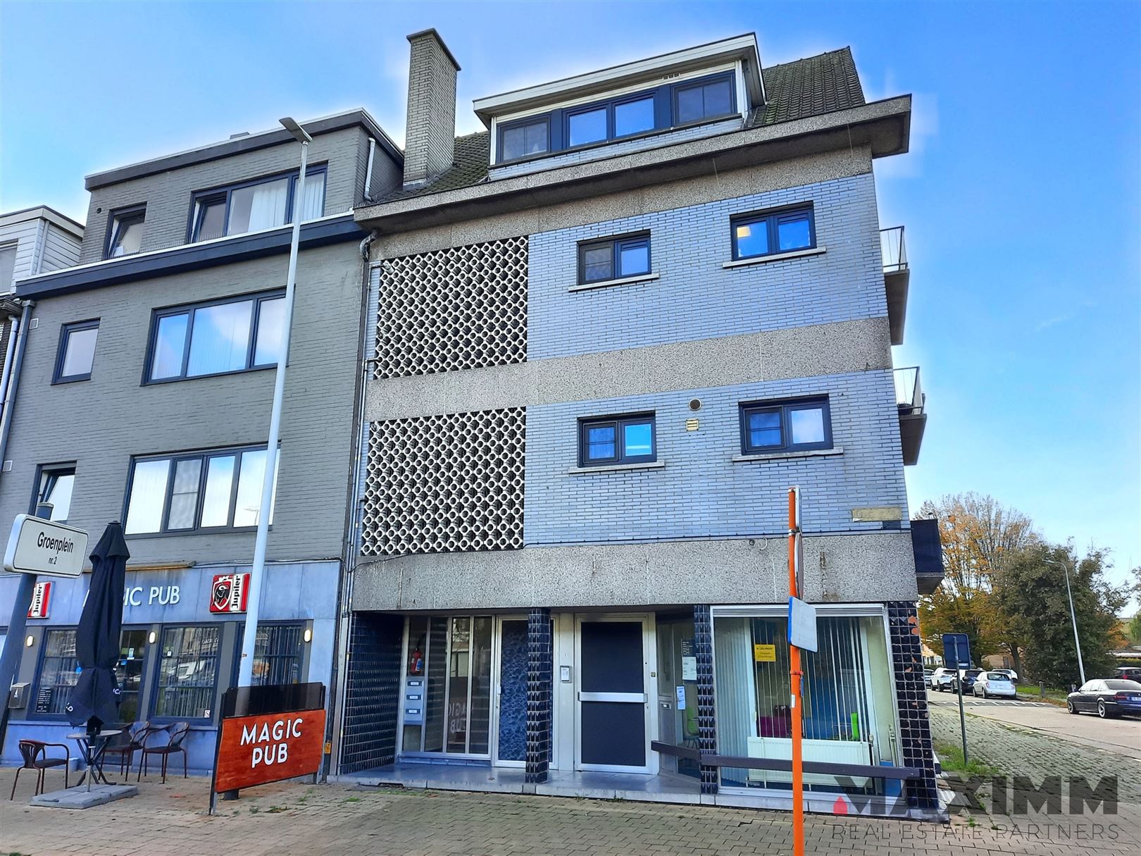 Gelijkvloers hoekpand, volledig onderkelderd op stategische locatie - foto 2