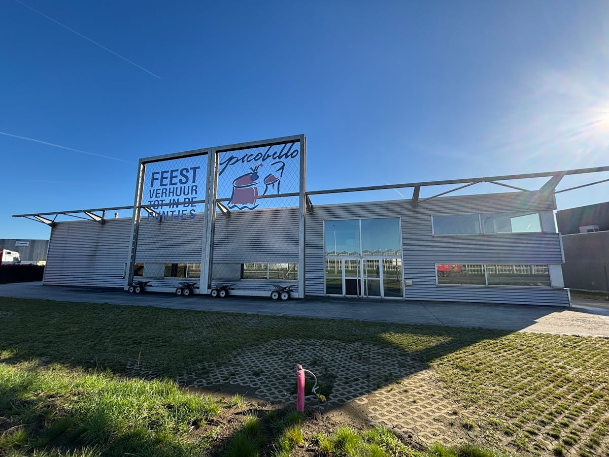 Bedrijfsgebouw te huur met zichtbaarheid vanop de Rijksweg. - foto 2