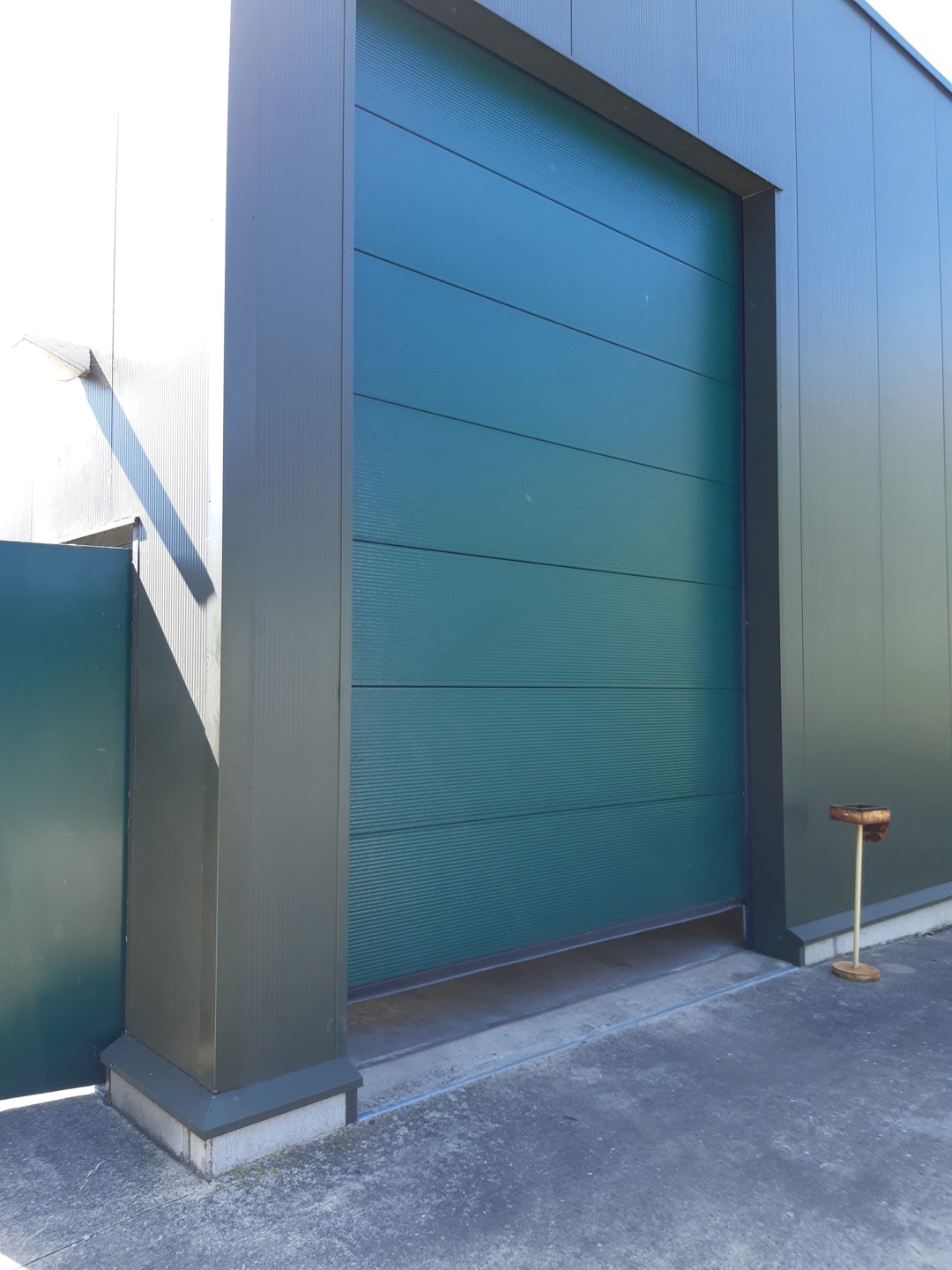 Bedrijfsunit van 575 m² te huur in Sint-Truiden. - foto 2