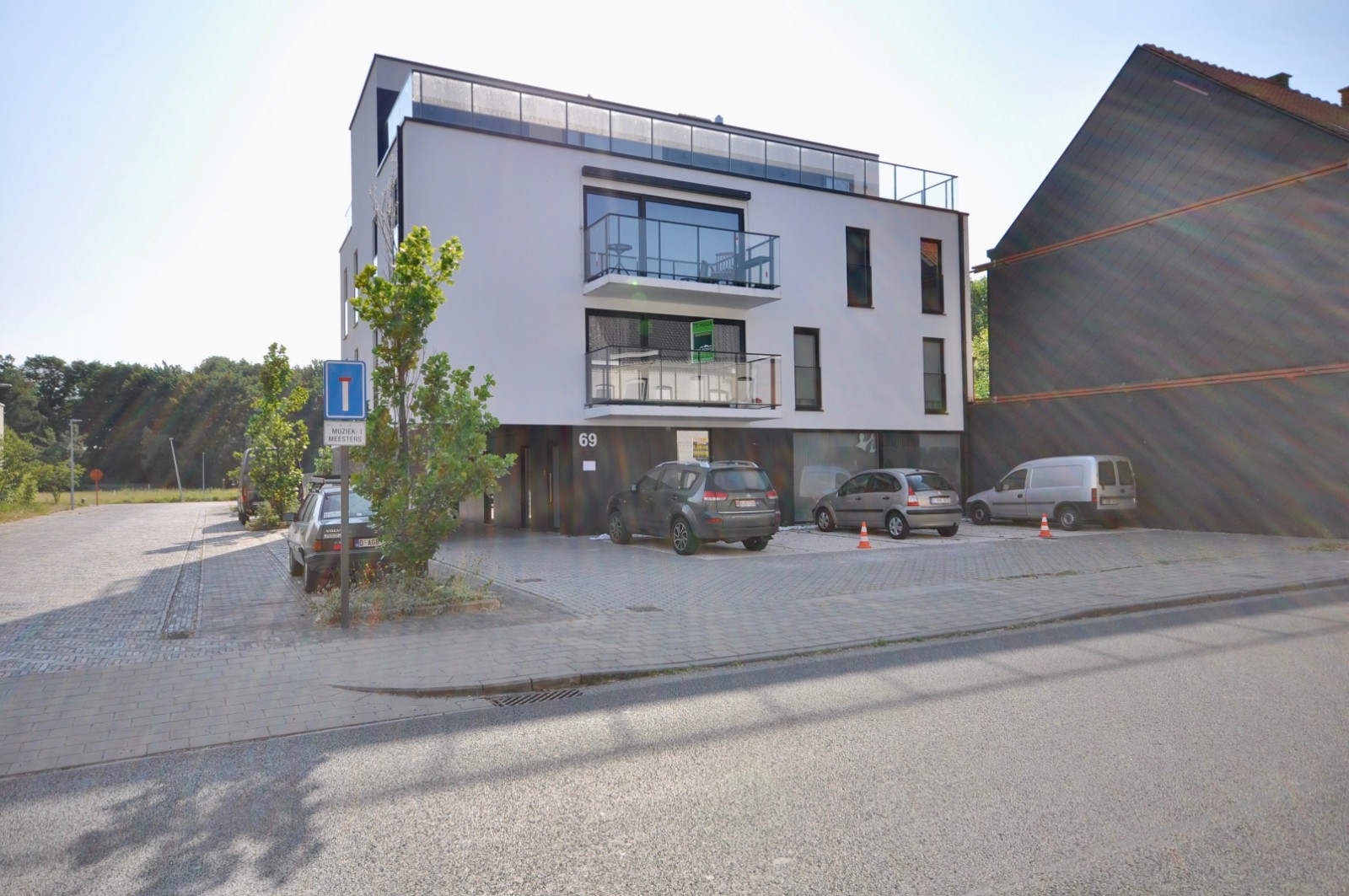 Ruim nieuwbouwappartement met 2 terrassen en parkeerplaats in het centrum van Berchem - foto 2