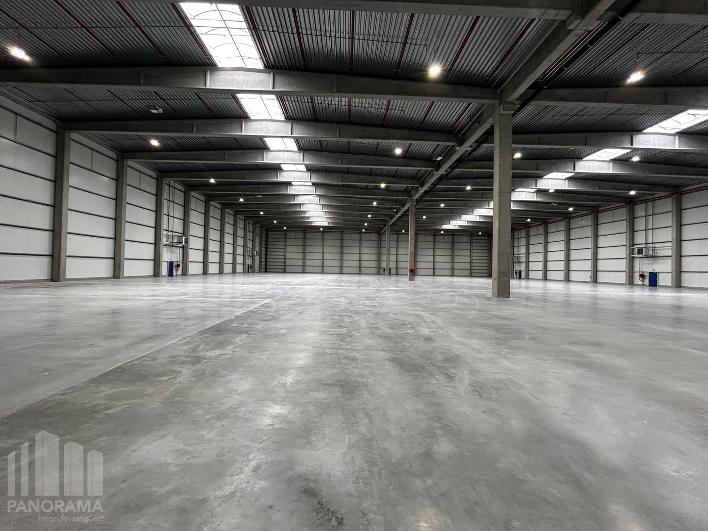 Uitstekend bereikbaar magazijn van 6.444 m² met 5 laadkades vlak aan R4 - photo 4