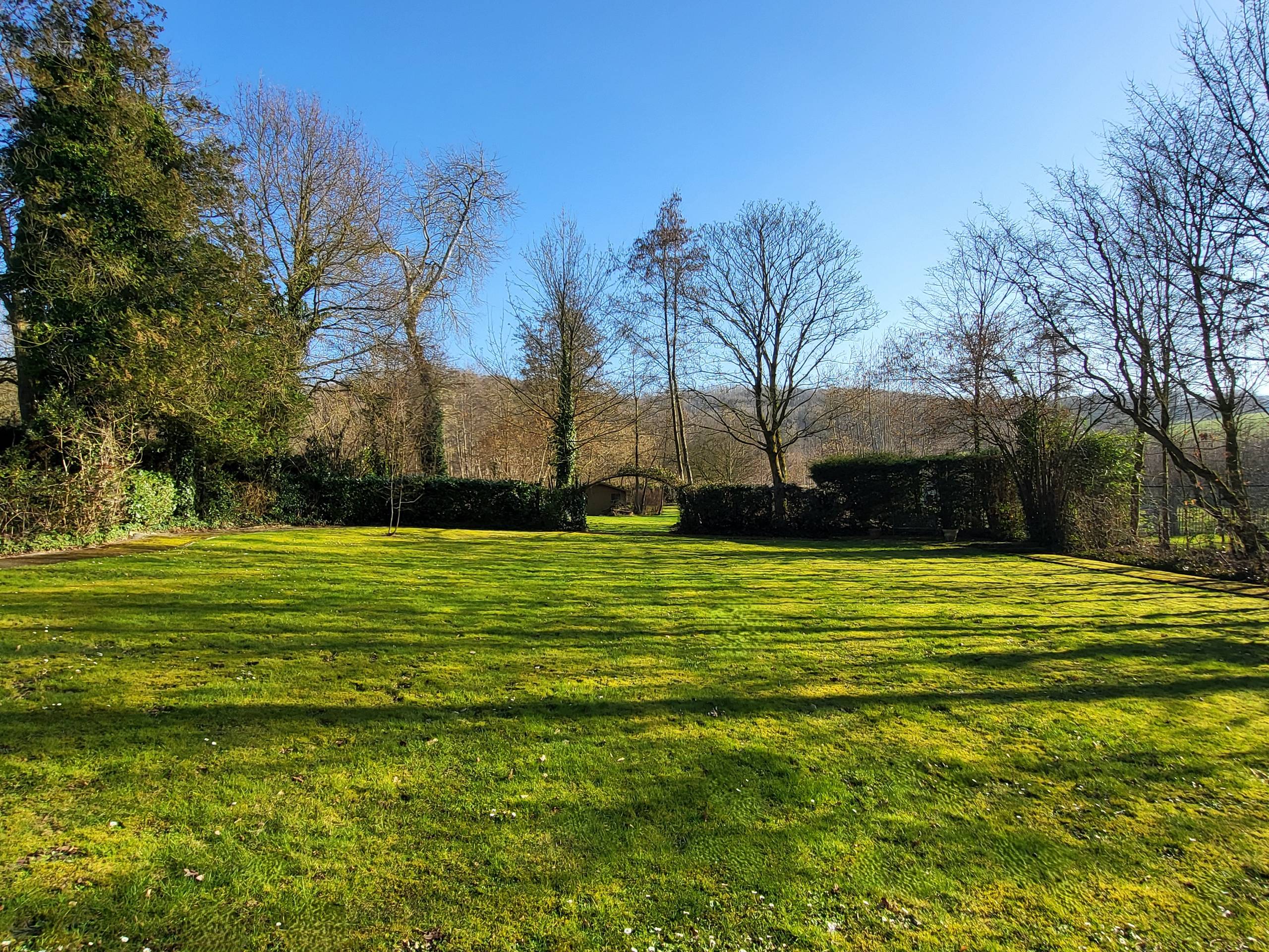 Uniek landhuis op een terrein van 3870m² met aangelegde zuidgerichte tuin en garage! - foto 5