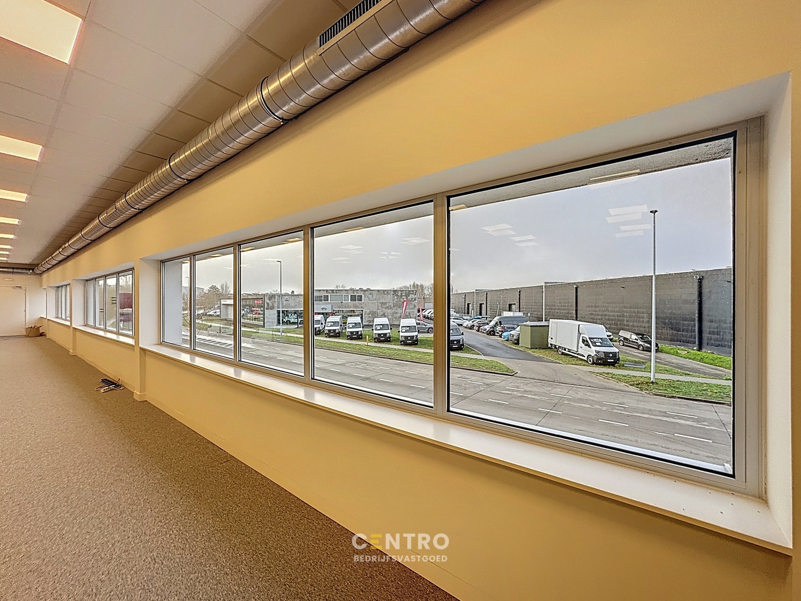 Kwalitatief afgewerkte KANTOORRUIMTE (268 m²) op de eerste verdieping met private parkeergelegenheid (inclusief laadpalen)! - photo 5