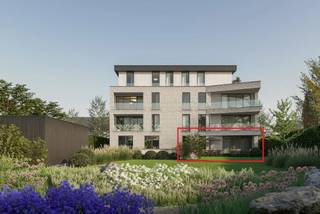 BENIEUWD? VRAAG EEN AFSPRAAK AAN VIA WWW. HILLEWAERE.BE EN KLIK OP DE RODE KNOP 'BEZOEK AANVRAGEN'.<br /><br />In een modern nieuwbouwcomplex, centraal gelegen in de dorpskern van Ravels, bevindt zich dit gelijkvloers appartement van 132 m² met twee slaapkamers en een ondergrondse autostaanplaats.<br /><br />Indeling:<br />Via de ruime inkomhal kom je binnen in het appartement. De lichtrijke woonkamer geniet van een uitstekende lichtinval en biedt toegang tot het zuidwestgericht terras. Hier kan je in alle rust genieten van het uitzicht op de gemeenschappelijke tuin.<br /><br />De open keuken met kookeiland is volledig uitgerust met alle nodige toestellen. Verder beschikt het appartement over twee volwaardige slaapkamers, een badkamer met inloopdouche en dubbele wastafel, een apart toilet en een zeer ruime berging met aansluitingen voor wasmachine en droogkast.<br /><br />De huurprijs omvat tevens een ondergrondse parkeerplaats (bereikbaar via autolift) en toegang tot een gemeenschappelijke fietsenberging.<br /><br />Kortom: een appartement met hoogwaardige afwerking, duurzame materialen en een overvloed aan natuurlijk licht.<br /><br />* Foto's zijn visualisaties<br /><br />Bijzonderheden:<br />- Beschikbaar vanaf 1 juni 2026<br />- Servicekosten: 125 € (incl. 3 keer per jaar poetsen van de ramen)<br />- Energiezuinige technieken zoals vloerverwarming én -koeling, warmtepomp en zonnepanelen<br />- Gemeenschappelijke fietsenberging.<br />- Gemeenschappelijke parktuin
