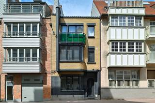 Deze charmante herenwoning is een echte buitenkans. In deze omgeving, op amper 100 meter van de Zeedijk in Heist, zijn nog nauwelijks woningen...