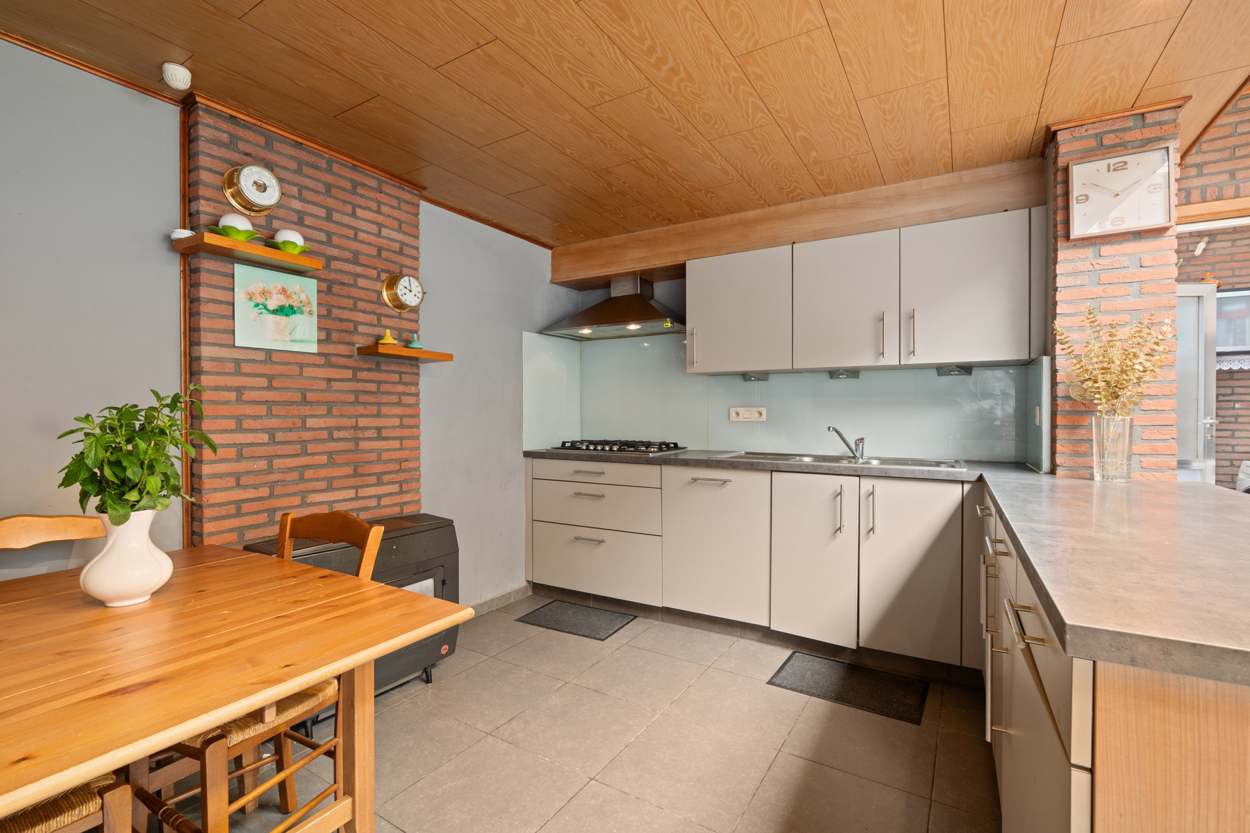 Op te frissen eengezinswoning nabij centrum - foto 4