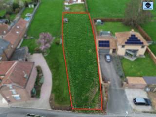 BOUWGROND VOOR HOBVraagprijs: 99.000 euro Deze zeer rustig gelegen grond op 11 are grond is gelegen in het rustige Voorde.Ligt in de nabijheid van...