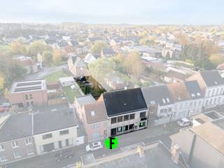 Gelegen in het centrum van Wingene, vinden we dit handelshuis terug op een perceel van 526 m², bestaande uit een kantoor van 220 m² op...