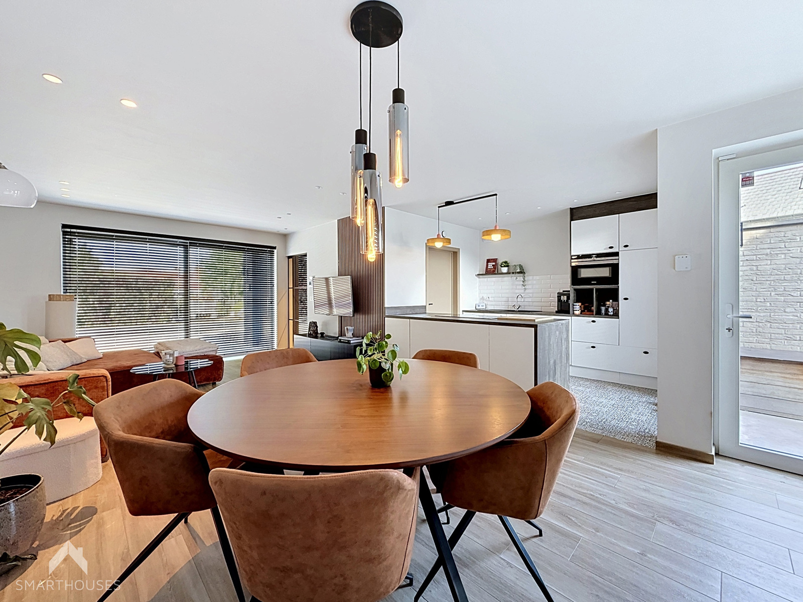 Recente en mooi afgewerkte HOB met 2 slpkrs, tuin en oprit - foto 5