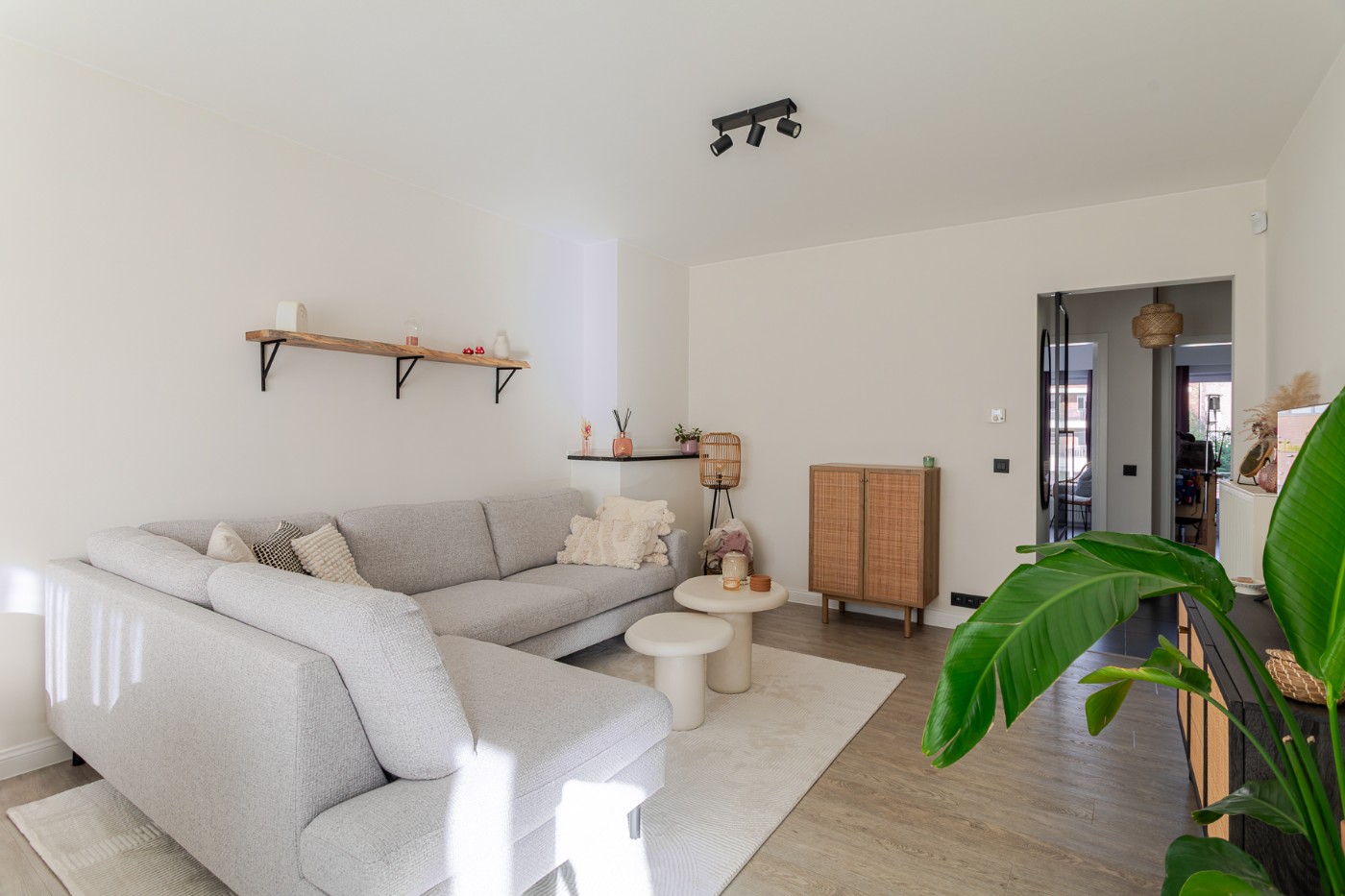 Prachtig gerenoveerd appt. met 2 slpk. en balkon op toffe locatie in Schoten - foto 2