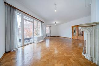 Info: bruxelles.ouest@weinvest.be or 02 315 77 22 | Located in a practical and sought-after neighborhood, this beautiful two-bedroom...