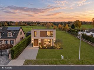 <p>Deze bouwgrond voor open bebouwing in Zolder biedt een unieke kans voor wie ruim en groen wil wonen in een rustige omgeving. Gelegen aan de Weg naar de Grauwe Steen maakt dit perceel deel uit van een verzorgde verkaveling met een open zicht op het achterliggende landschap. Lot 1 beschikt over een noordwestelijke oriëntatie en een P-score A, wat de meest gunstige score is op de waterkaart en een belangrijke troef vormt voor de bouwmogelijkheden. Het perceel is perfect geschikt voor een open bebouwing en biedt ruime bouwmogelijkheden. Je kan bouwen met een maximale bouwbreedte van 8,41 m en een diepte van 17 m op het gelijkvloers. Op de verdieping is een bouwdiepte van 12 m toegestaan. Zowel een plat dak als een hellend dak behoren tot de mogelijkheden, waardoor je veel vrijheid hebt in het ontwerp van je woning. Bovendien ben je niet verplicht om het maximale bouwvolume te benutten, wat ruimte laat voor een creatieve invulling op maat van je wensen. Een extra troef is de achterliggende weide van 10a54 die inclusief wordt aangeboden. Dit maakt het geheel bijzonder interessant voor dierenliefhebbers, tuinliefhebbers of wie droomt van een grote buitenruimte. De ligging is een mooie mix van rust en bereikbaarheid. In de omgeving vind je tal van wandel- en fietsroutes, waaronder de Zolderse Mijnterril op korte afstand. Tegelijk zijn scholen, winkels en andere voorzieningen vlot bereikbaar, wat het dagelijkse leven comfortabel maakt. Dit perceel biedt een uitstekende basis om jouw droomwoning te realiseren in een groene en aangename omgeving. Interesse? Neem contact op en ontdek de mogelijkheden.</p>