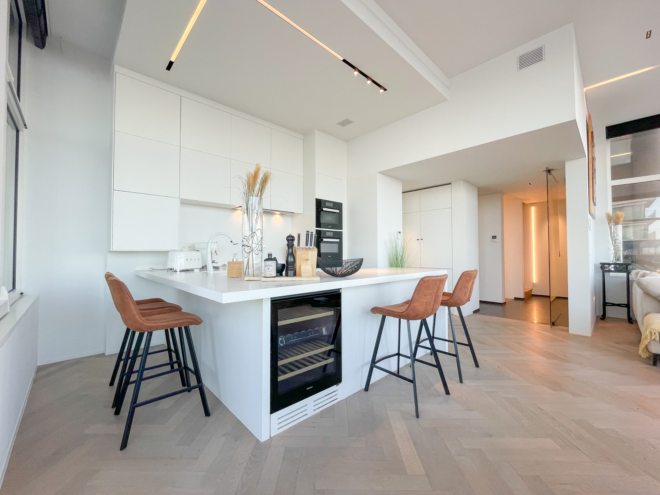 Uitzonderlijk, luxueus afgewerkt hoekappartement met frontaal zeezicht. - foto 2