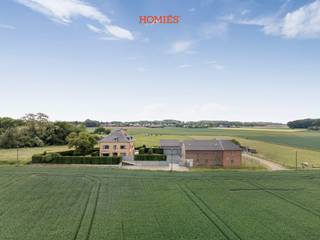 In het landelijke Pellenberg komen discretie en uitstraling samen in deze unieke kantoor- en wooncombinatie. De eigendom koppelt een...