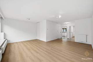 Plan uw bezoek online via www.polares.euOp de gelijkvloerse en eerste verdieping van deze kleinschalige residentie kan u dit duplex appartement met...