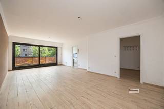 <p><span>Bent u op zoek naar een instapklaar appartement waar u zonder zorgen uw intrek kan nemen? Dan is dit prachtig gerenoveerde appartement op de eerste verdieping aan de Ridder Walter van Havrelaan 114 precies wat u zoekt!</span></p><p><span>Het appartement verwelkomt u met een lichtrijke leefruimte, een volledig uitgeruste keuken, twee volwaardige slaapkamers, een verzorgde badkamer en maar liefst twee zonnige terrassen. Bovendien beschikt u over een private ondergrondse garagebox, een absolute meerwaarde.</span></p><p><span>Ook op technisch vlak zit u goed: met een EPC-label B en een conforme elektrische installatie geniet u van een energiezuinige en comfortabele woonst.</span></p><p><span>De centrale ligging biedt een uitstekende bereikbaarheid richting Antwerpen en de omliggende gemeenten, met winkels, scholen en openbaar vervoer op korte afstand.</span></p><p><span>Een ideaal appartement voor starters, koppels, alleenstaanden én investeerders. Boek uw bezoek en laat u verrassen door de vele troeven van dit appartement!</span></p>