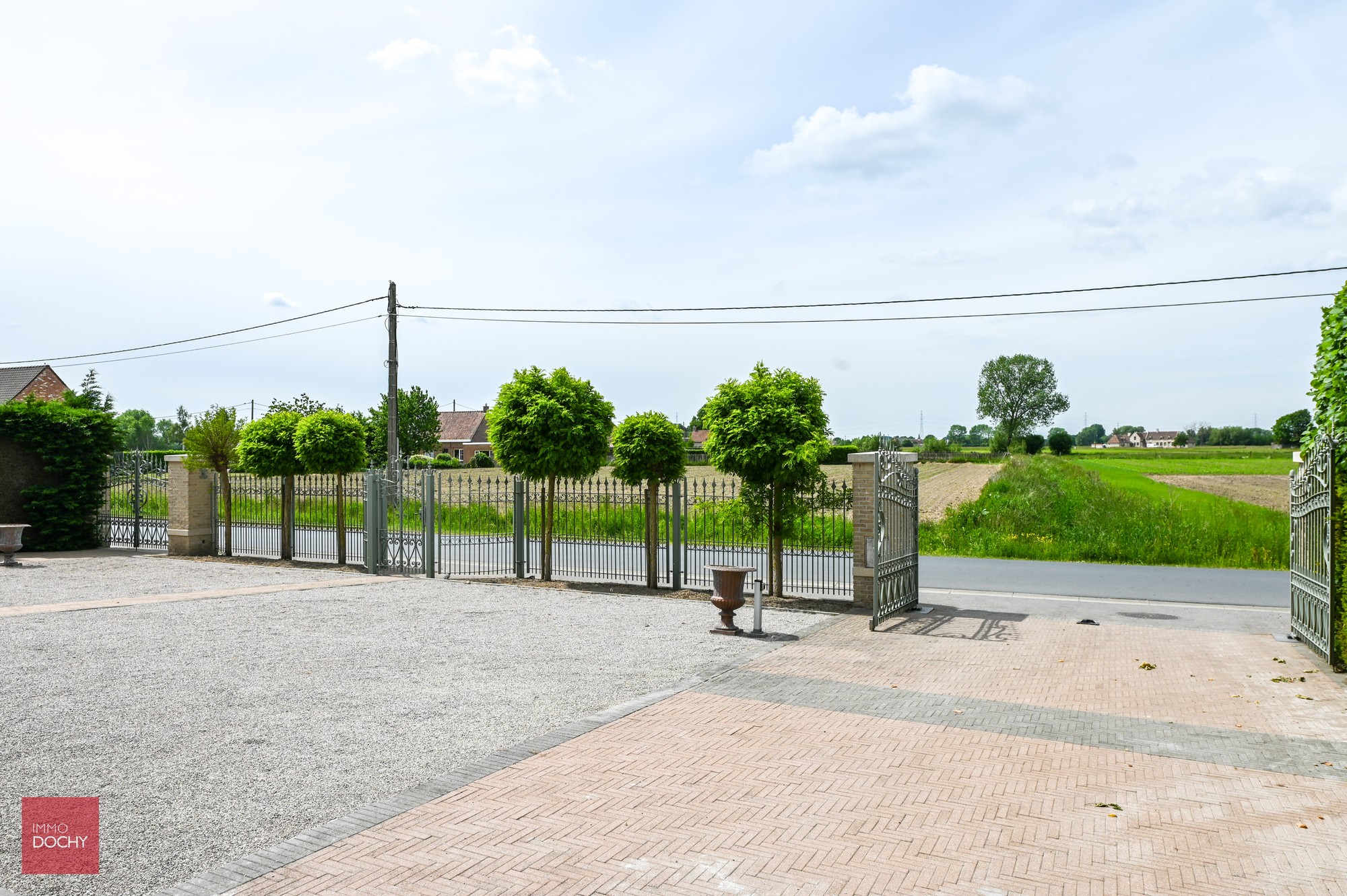 Standingvolle ruime villa met mooie materialen afgewerkt op goede ligging. - foto 4